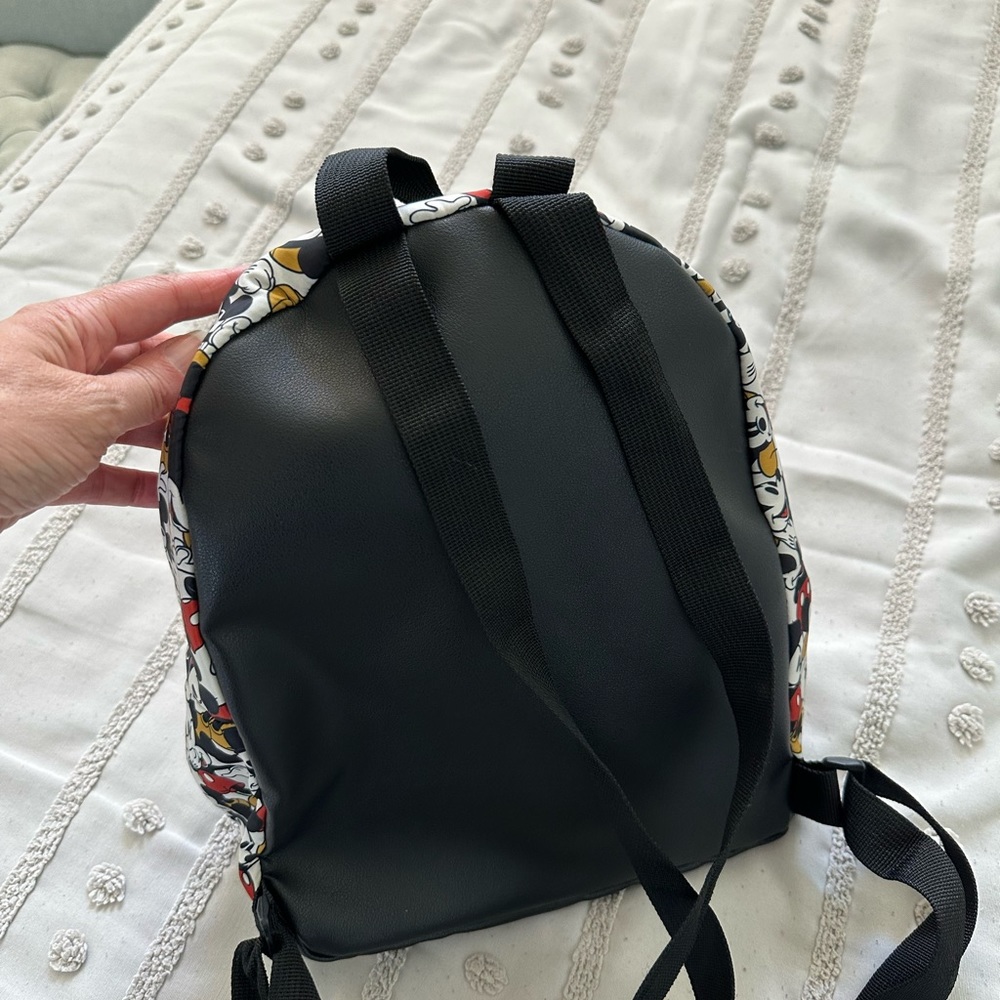 Mickey Mouse small back pack - Picture 2 of 3